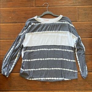 Ces Femme Gray and White Long Sleeve Top